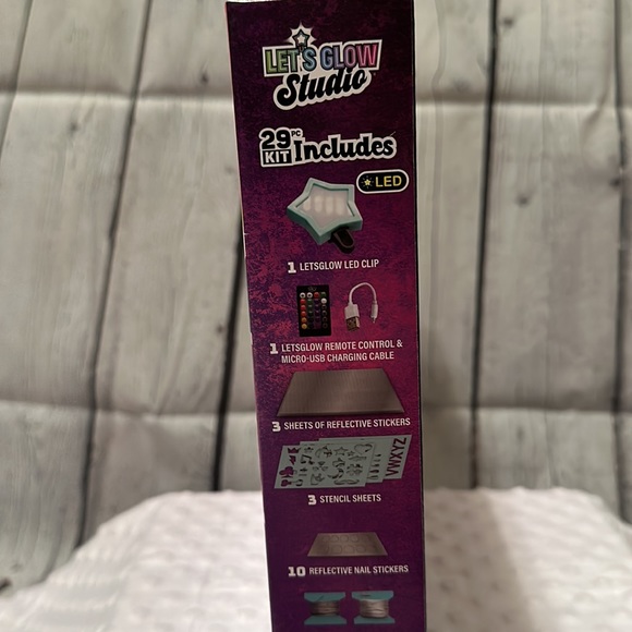 NEW! LET’S GLOW STUDIO. Craft. Create. Illuminate! LED. 29pc kit. Age 8+ - Picture 9 of 14